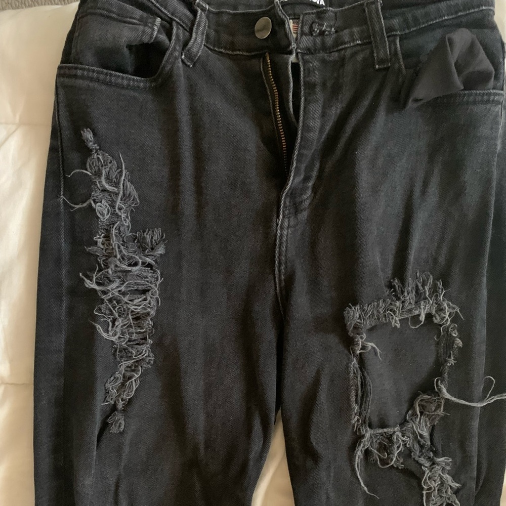 Distressed black jeans. Super flattering.